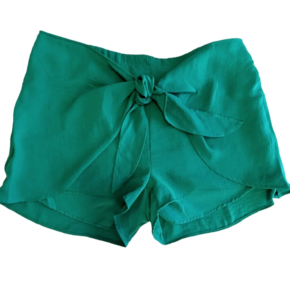Jack by Bb Dakota Pull-on Tie Front Shorts Kelly Green Women's Sz Lg